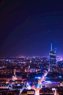 城市璀璨夜景俯瞰图