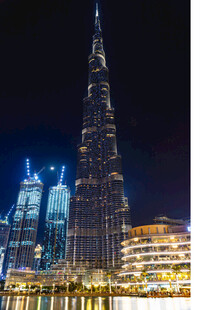 迪拜塔夜景璀璨夺目