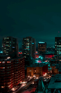 城市夜景中的璀璨灯火