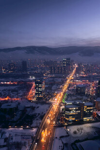 城市夜景灯火璀璨街道