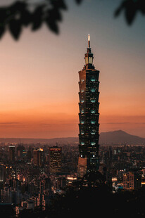 台北101夜景夕阳下的璀璨