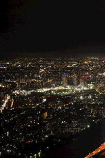 城市璀璨夜景俯瞰图