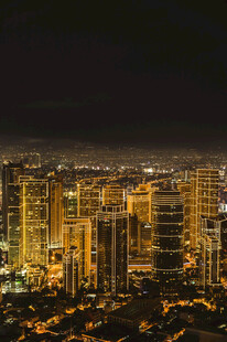 城市璀璨夜景俯瞰图
