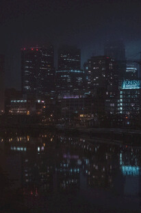 城市夜景倒影
