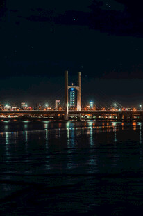 夜晚桥梁璀璨夜景