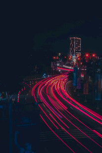 夜晚公路光轨绚丽景象