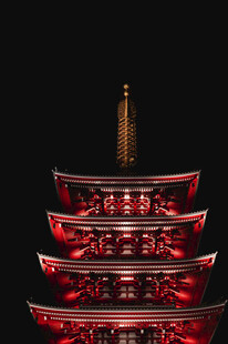 红色古塔夜景