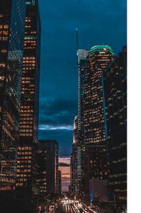 夜幕下的繁华都市景象