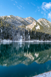 高山湖泊美景