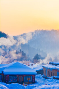 雪覆山村美景