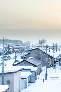 冬日雪覆村落景致