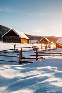 冬日雪中小屋美景
