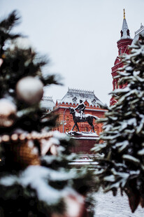 雪中圣诞景与欧式建筑