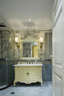 奢华大理石装饰的优雅浴室