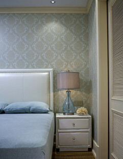 简约温馨卧室床头柜场景