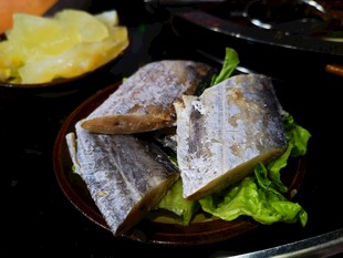 美味鲜带鱼配清爽生菜