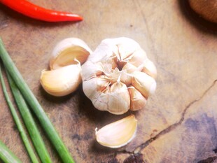 新鲜大蒜与葱