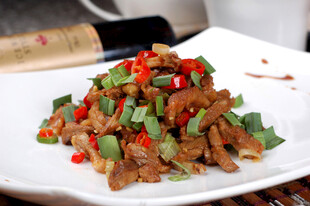 湘菜 大蒜辣椒炒折骨肉