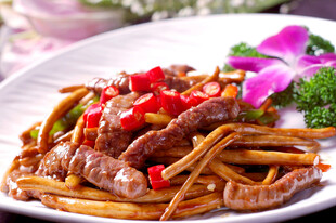 小炒 茶树菇泰椒炒牛柳