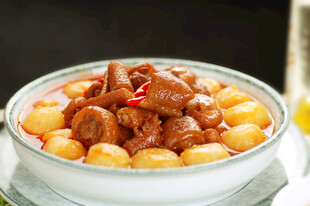 小土豆烧猪尾