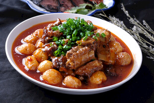 小土豆烧排骨