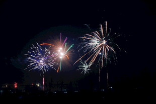 绚丽烟花夜空绽放