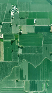 俯瞰广袤农田景观