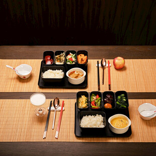 日式精致餐食摆盘展示