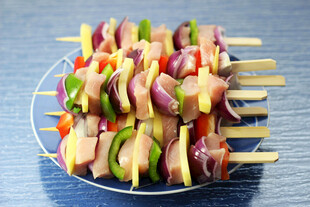 多彩蔬菜鸡肉串