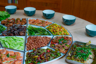 丰盛中式拼盘美食盛宴