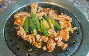 铁板美味鸡肉与青椒