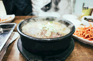 热气腾腾的美味火锅料理
