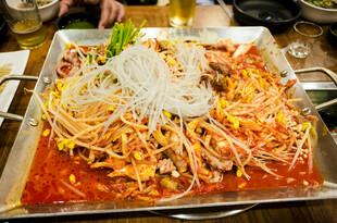 韩式海鲜芝士铁板料理