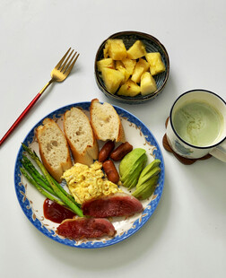 丰盛早餐摆盘展示