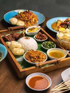 丰盛中式美食拼盘