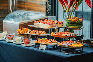 丰盛自助餐美食展示