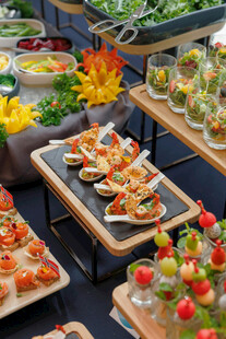 多样精致美食自助餐展示