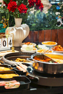 丰盛户外美食烧烤场景