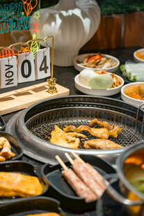 韩式烤肉美食丰盛场景