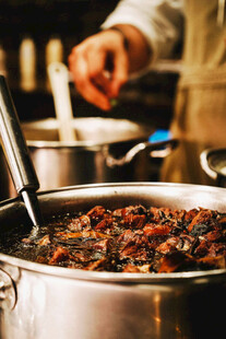 厨师烹饪中的美味菜肴