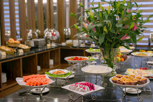 丰盛自助餐美食展示
