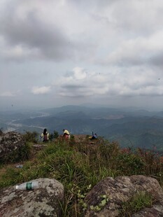山顶远眺风景