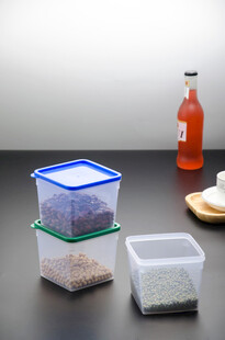 透明储物盒展示厨房收纳