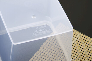 透明收纳盒近景特写