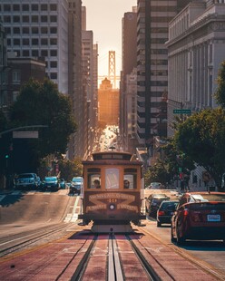 旧金山街头的复古缆车