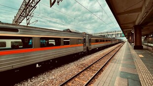 火车站台的列车