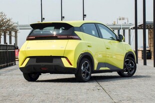 黄色时尚款小型电动汽车