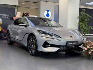 银色酷炫汽车展厅展示