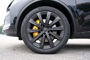 炫酷汽车轮毂特写