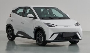 白色时尚款小型电动汽车